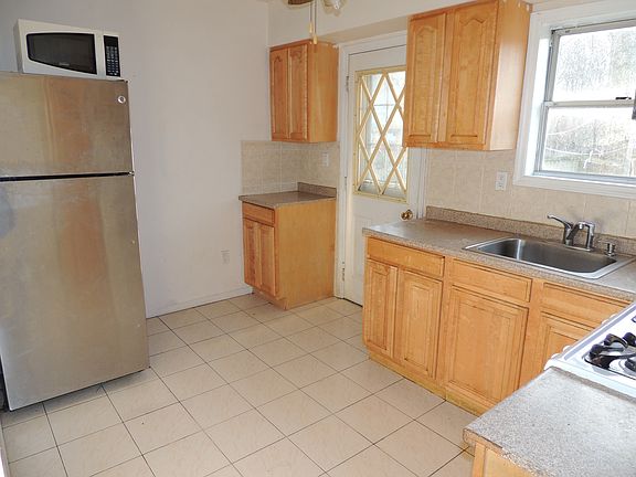 4th image of 43-18 247th St
