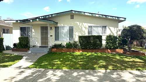 4827 Pacific Ave Photo 1