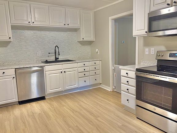 5th image of 171 Brown St