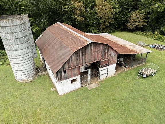 3rd image of 938 Turkey Foot Rd
