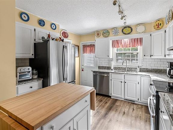 4th image of 6 Wild Lark Ct