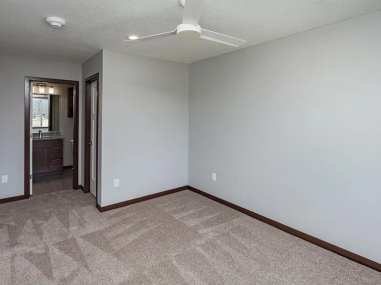 303 NW Manchester Blvd — Photo 13