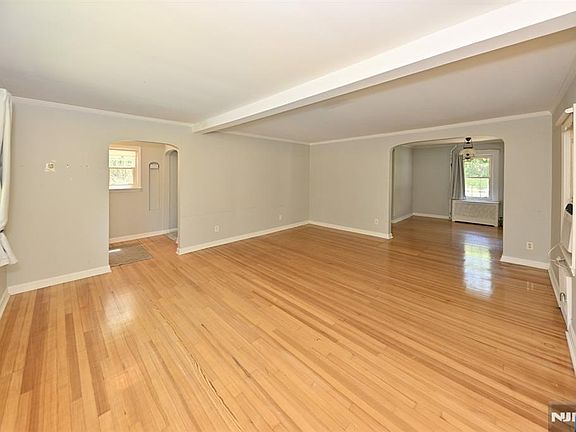 3rd image of 176 Park Ave