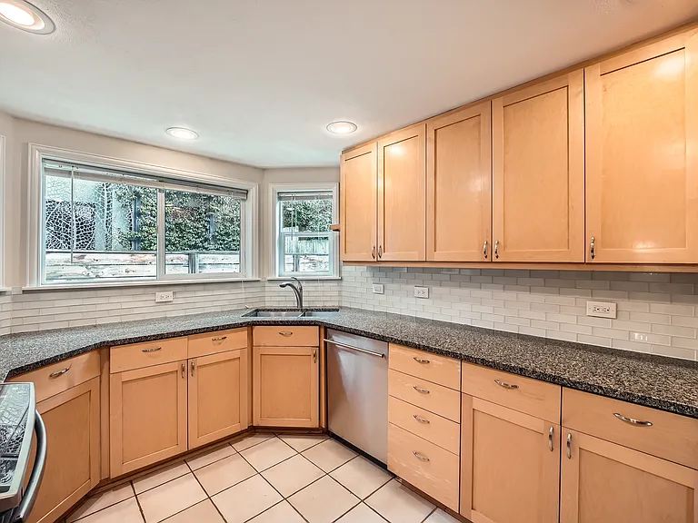 4548 NE Tulane Pl — Photo 10