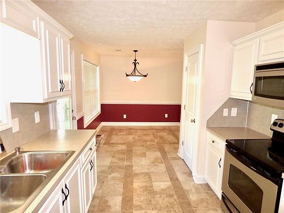 5th image of 6 N Bayview Dr
