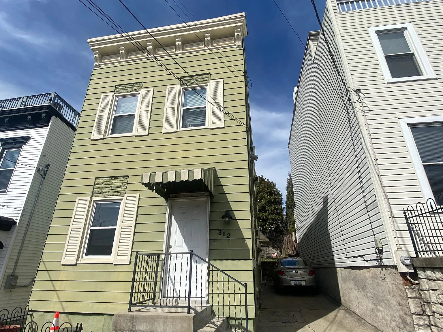4 bed, 1632 sqft, $2,700 — Photo 2