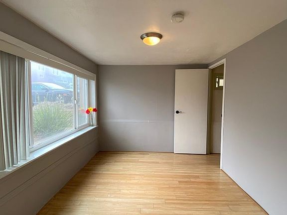 4th image of 62 Seacliff Ave #1A