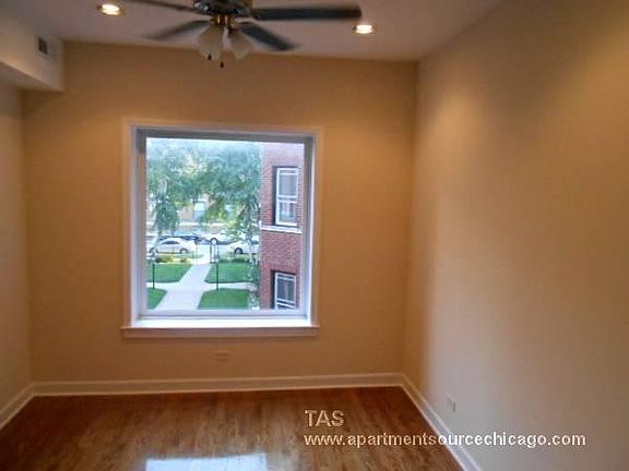 3rd image of 855 W Cornelia Ave APT 2E