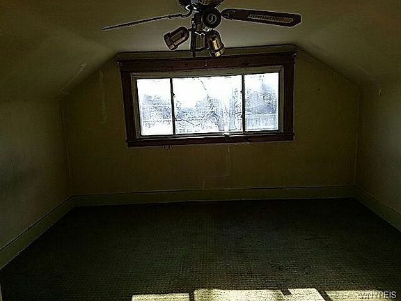 2nd image of 208 Hewitt Ave