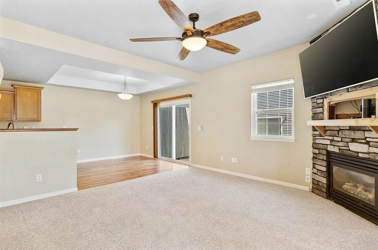 1593 Burr Dr — Photo 3