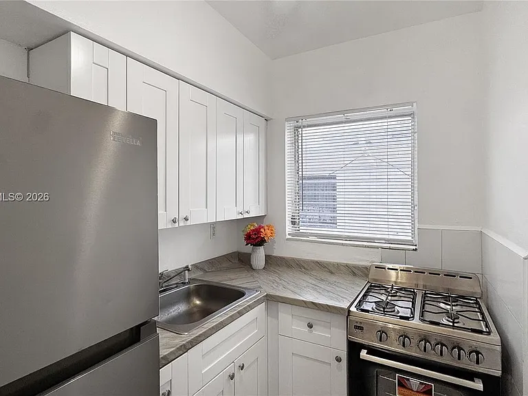 7717 Byron Ave #9 — Photo 12