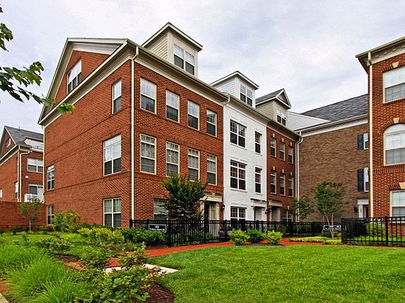 2nd image of 415 N George Mason Dr