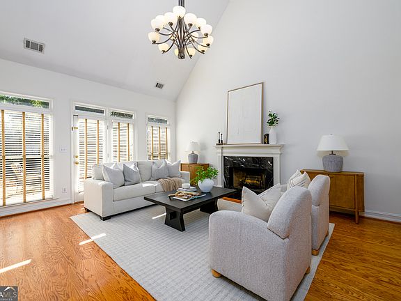 4th image of 1560 Oak Park Cv
