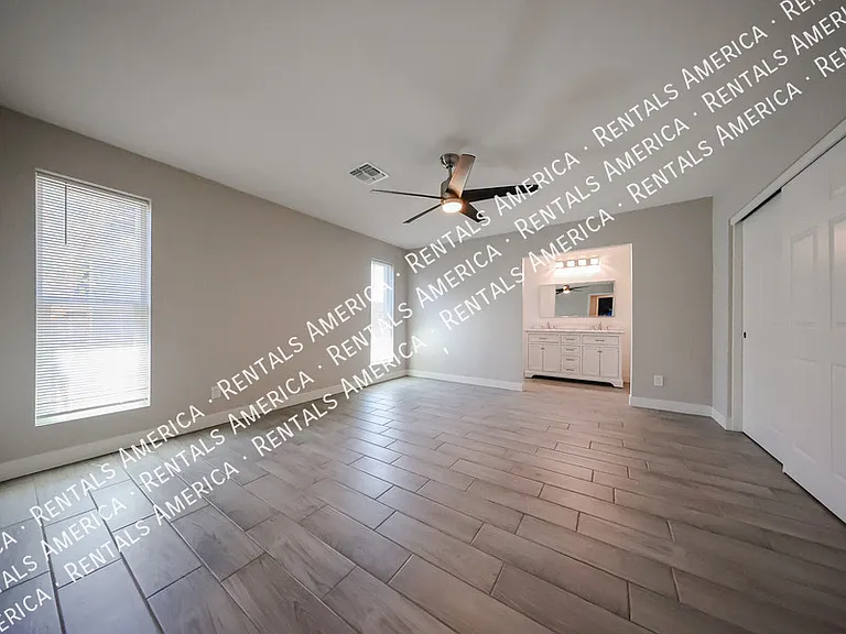 2902 W Straford Dr — Photo 25