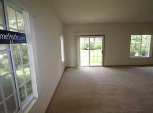 621 Windsor Dr #6B, Fox Lake, IL 60020