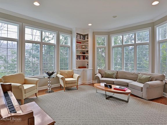 4th image of 5 Woodbridge Ct