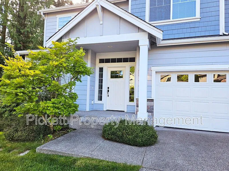 4 bed, 2.5 bath, 2706 sqft, $3,300 — Photo 3
