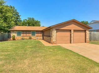 1009 S Avery Dr, Moore, OK 73160