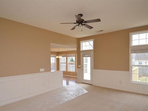 3rd image of 949 Winding Oak Trl