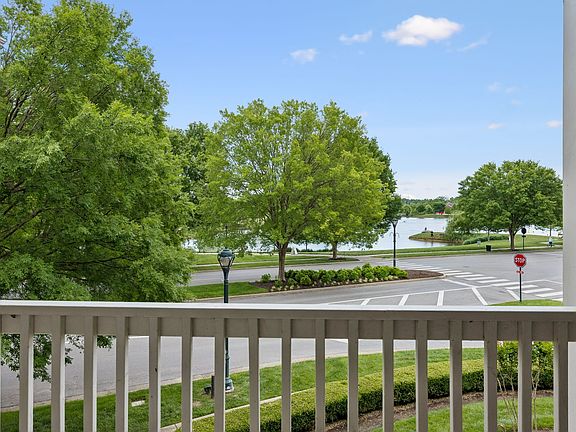4th image of 991 Westhaven Blvd Unit 20