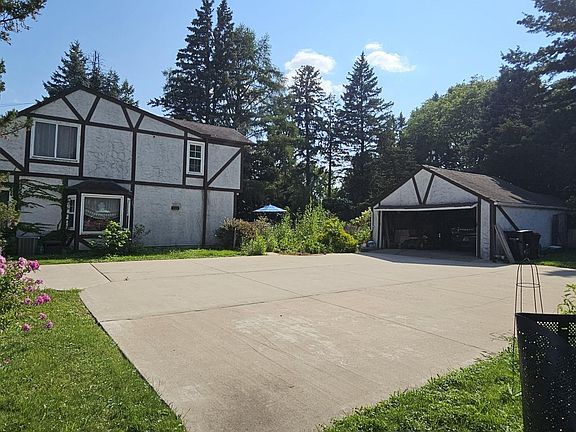 3rd image of 571 Century Ave N