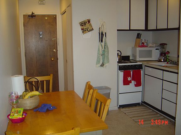 4th image of 939 Dewey Ave
