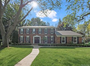 1018 Great Oaks Blvd, Rochester, MI 48307