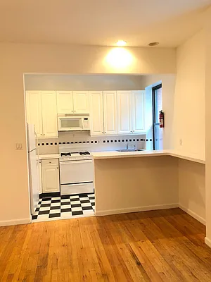 Rented by CitySites Real Estate Group | media 20