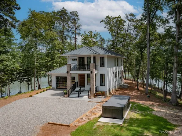 212A Gordon Dr, Weems, VA 22576