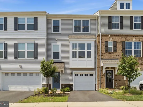 8784 Kensington Church St, Manassas, VA 20112