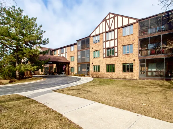 7800 W Foresthill Ln APT 105, Palos Heights, IL 60463