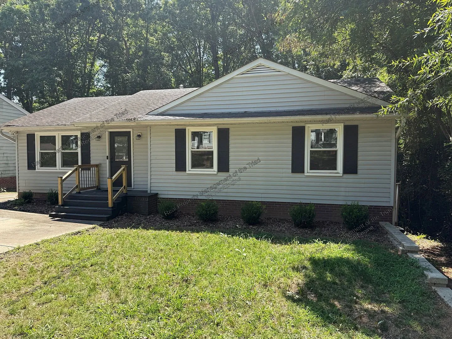 3 bed, 2.0 bath, 1169 sqft, $1,795 — Photo 1