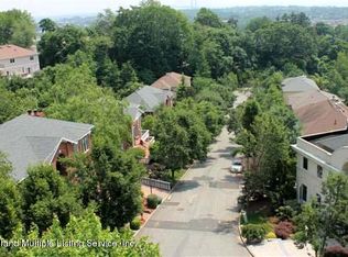 70 Lyman Pl, Staten Island, NY 10304