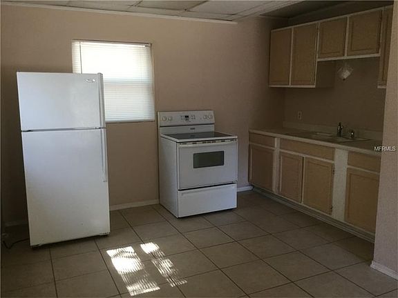 2nd image of 1009 E 2nd St APT 6
