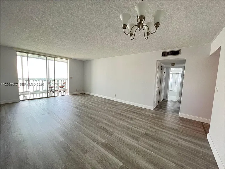 301 NE 14th Ave #608 — Photo 5