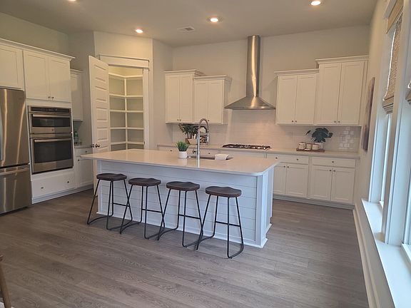 4th image of 200 Helena Park Dr