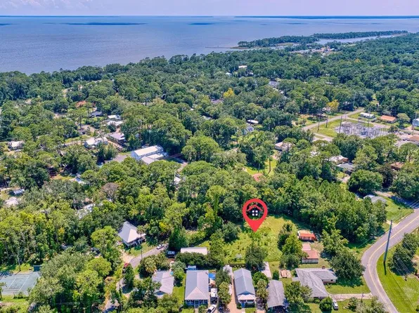 225 Avenue G #A, Apalachicola, FL 32320