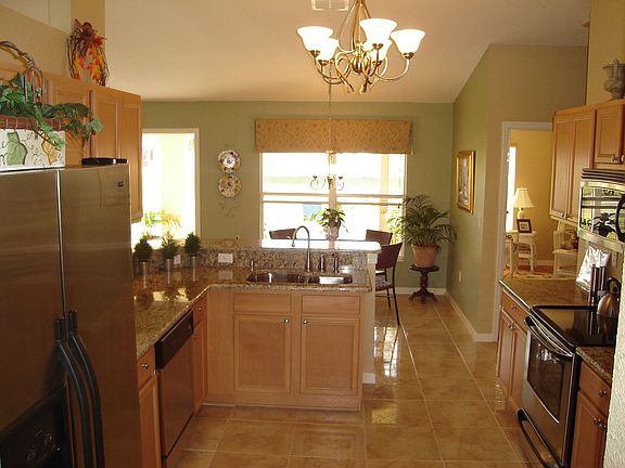 Kitchen w/granite 