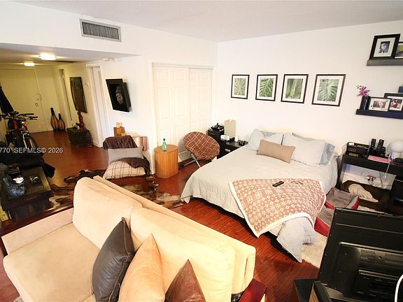 5th image of 900 Bay Dr APT 215