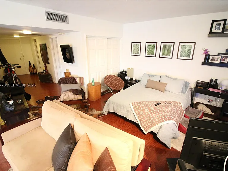 900 Bay Dr #215 — Photo 5