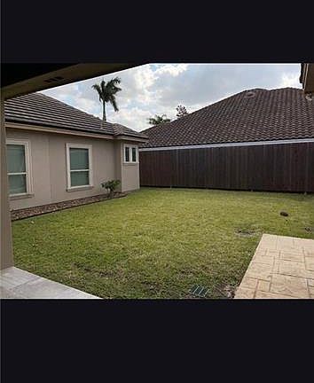 5th image of 204 E Baylor Ave