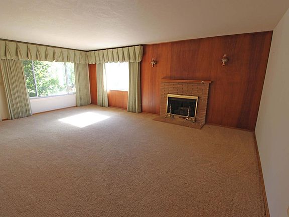 3rd image of 1045 Cedar Pl
