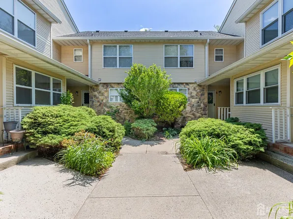 54 Kensington Dr, Piscataway, NJ 08854