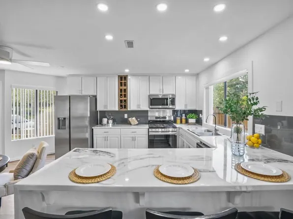 1374 Dos Hermanos Gln, Escondido, CA 92027