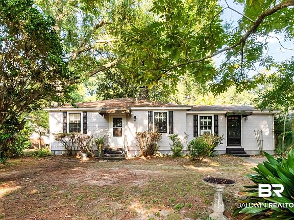 3rd image of 300 Pineview Ln