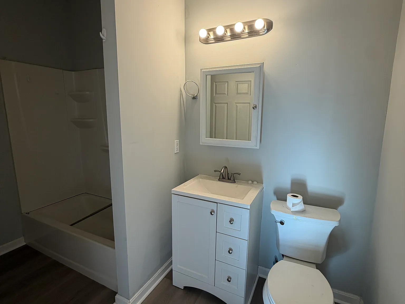 3 bed, $2,100 — Photo 2
