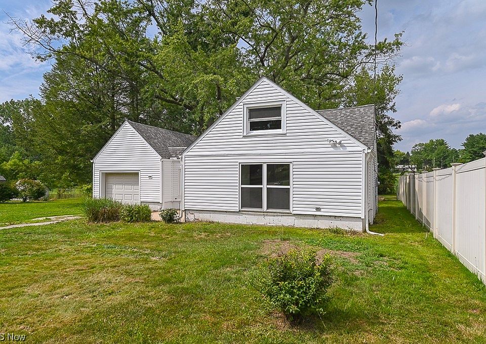 1st image of 345 Hyacinth Ave
