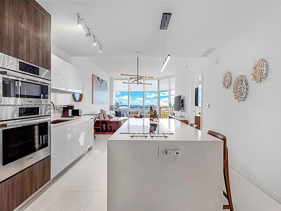 5th image of 851 NE 1st Ave #3506