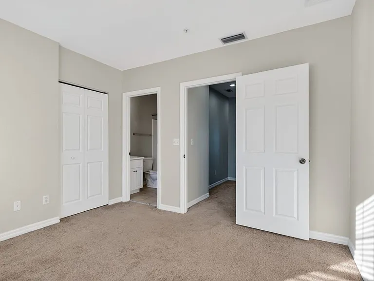 340 E Ashley St — Photo 11