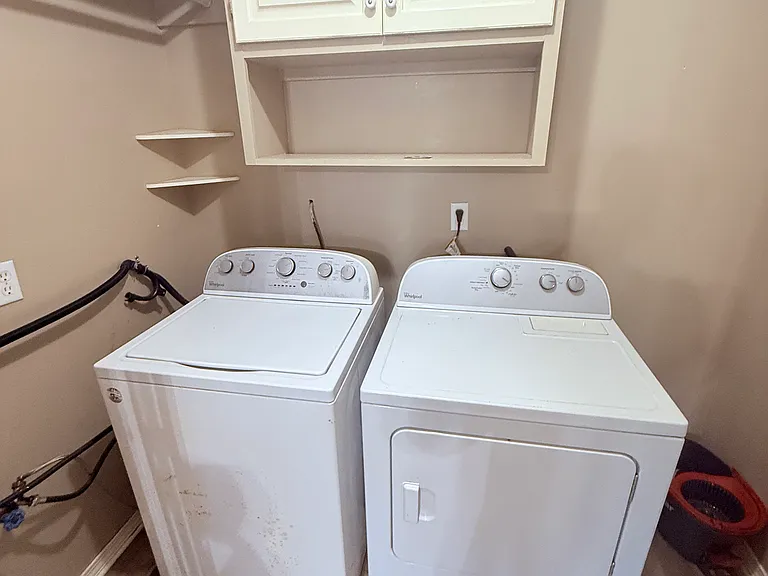 413 Lynn St — Photo 12